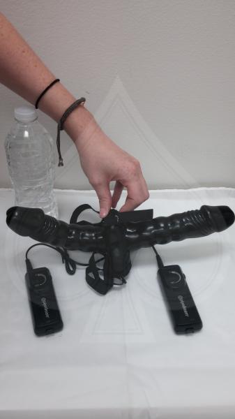 Vibrating Double Delight Strap-On Black - Secret Garden